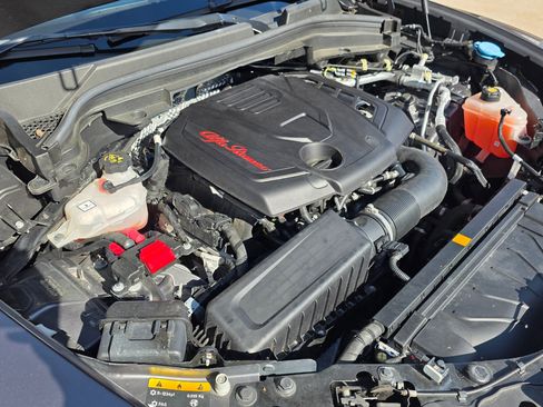 Used 2022 Alfa Romeo Stelvio Ti image 34