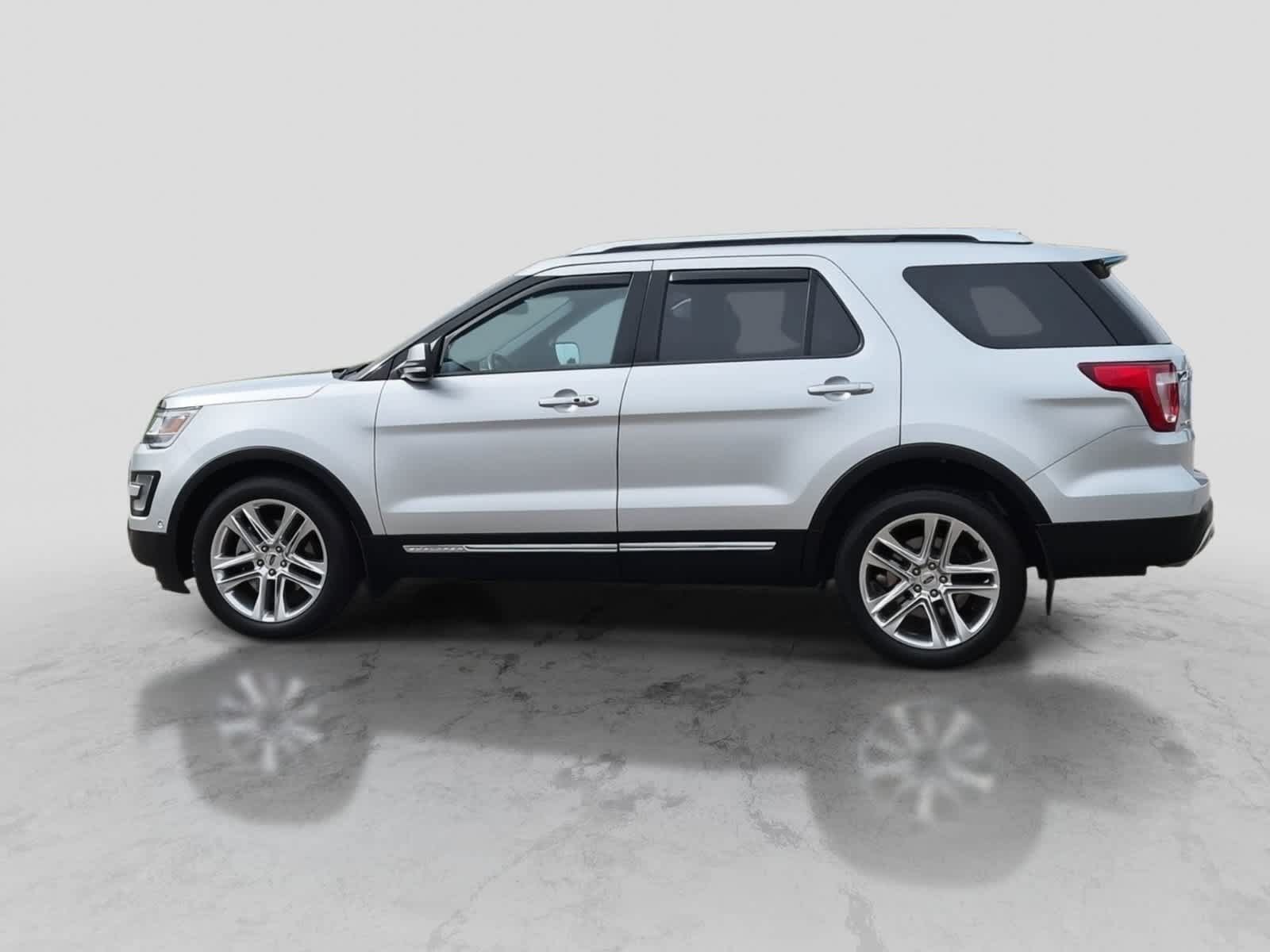 Used 2017 Ford Explorer Limited w/ Equipment Group 301A AWD/4WD image 5