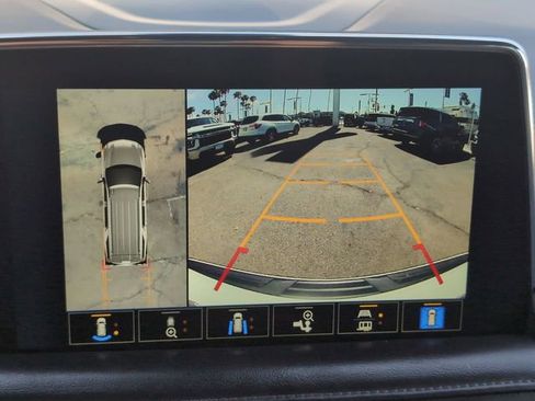 Certified 2022 Chevrolet Suburban Z71 w/ Luxury Package AWD/4WD image 15