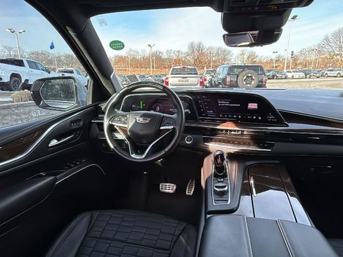 Certified 2024 Cadillac Escalade ESV Premium Luxury Platinum w/ Heavy-Duty Trailer Package image 27