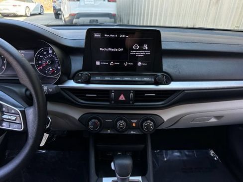Used 2023 Kia Forte LXS w/ LXS Technology Package FWD image 17