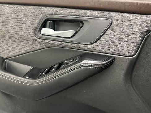 Certified 2023 Nissan Rogue SV AWD/4WD image 17