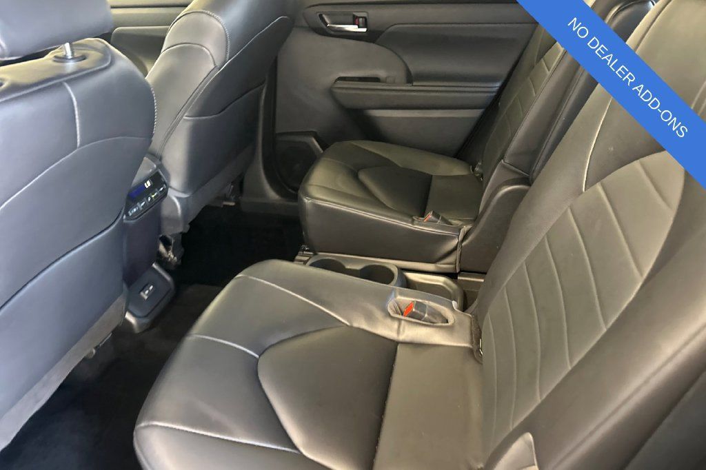 Used 2023 Toyota Highlander XLE AWD/4WD image 13