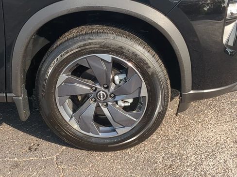 Certified 2026 Nissan Rogue SV FWD image 11