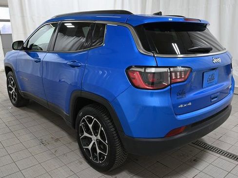 Used 2024 Jeep Compass Latitude image 10