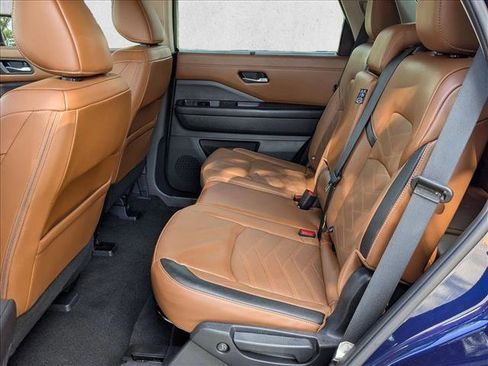 Used 2023 Nissan Pathfinder Platinum w/ Cargo Package AWD/4WD image 19