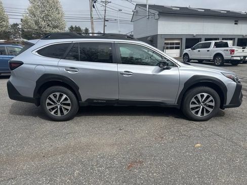 Used 2024 Subaru Outback Premium AWD/4WD image 2