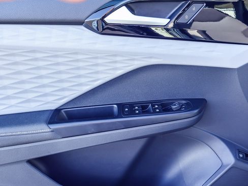 Used 2024 Volkswagen Taos S image 9