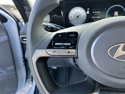 Certified 2024 Hyundai Elantra SEL image 25