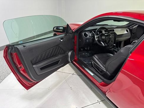 Used 2012 Ford Mustang GT Premium w/ HID Headlamps & Security Pkg RWD image 8
