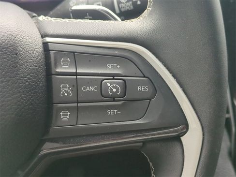 Used 2023 Jeep Grand Cherokee Laredo image 29