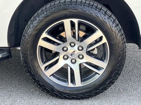 Used 2022 Ford Expedition XLT AWD/4WD image 11