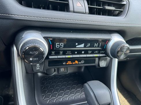 Used 2025 Toyota RAV4 XLE image 26