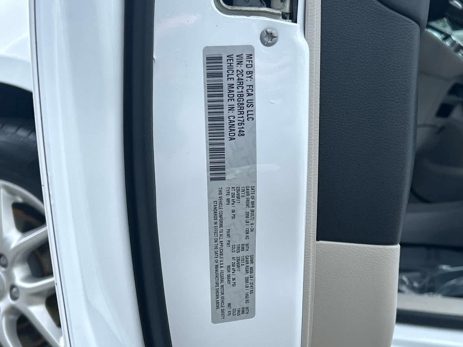 Used 2024 Chrysler Pacifica Touring-L FWD image 12