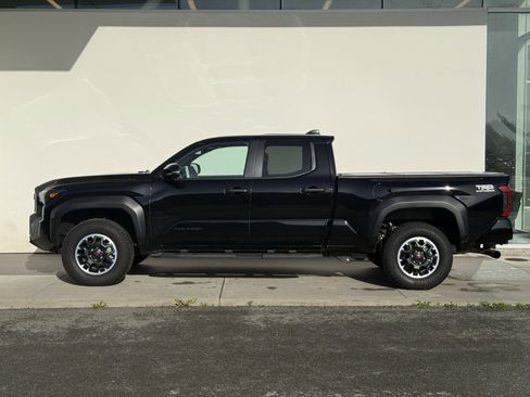 Used 2024 Toyota Tacoma TRD Off-Road w/ TRD Off Road Premium Package image 4
