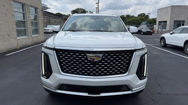 Used 2025 Cadillac Escalade Premium Luxury w/ LPO, Floor Liner Package AWD/4WD image 9