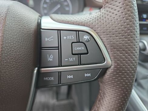 Used 2023 Toyota Sienna Platinum AWD/4WD image 23