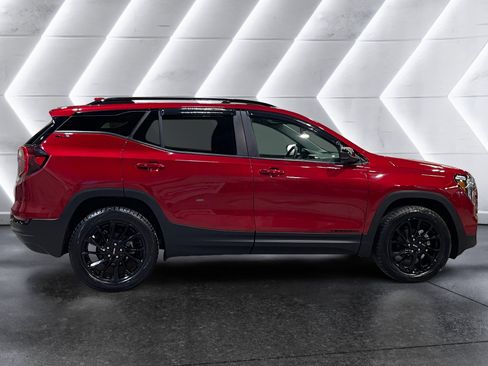 Used 2024 GMC Terrain SLE w/ Elevation Edition image 7