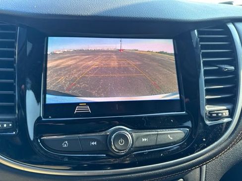 Used 2020 Chevrolet Trax LT w/ Driver Confidence Package FWD image 11