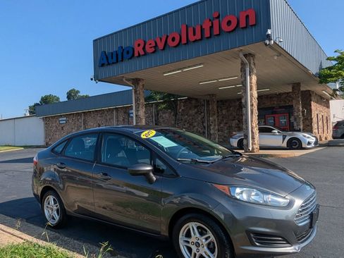 Used 2017 Ford Fiesta SE FWD image 1