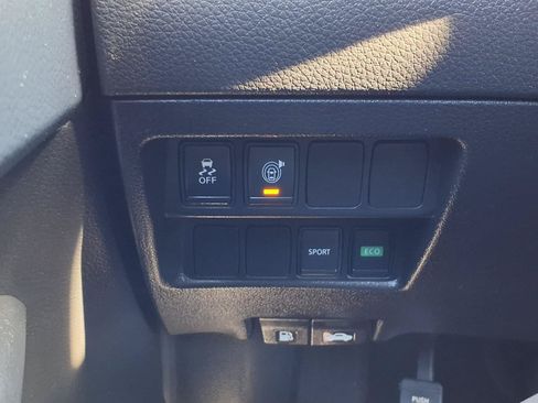 Used 2017 Nissan Rogue SV FWD image 9