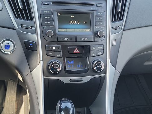 Used 2015 Hyundai Sonata Hybrid image 18