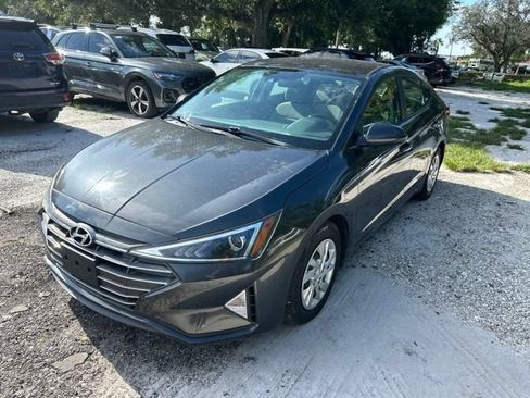 Used 2020 Hyundai Elantra SE FWD image 2