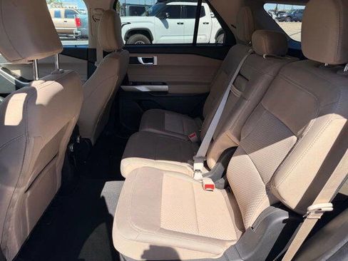 Used 2022 Ford Explorer XLT AWD/4WD image 9