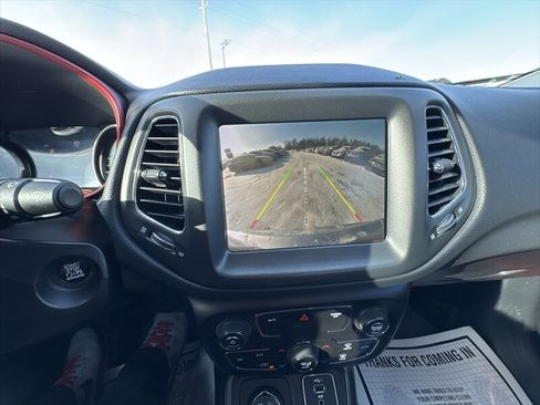Used 2020 Jeep Compass Trailhawk AWD/4WD image 13