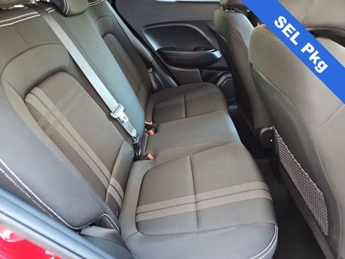 Certified 2023 Hyundai Venue SEL FWD image 17