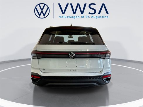 New 2026 Volkswagen Taos SE image 7