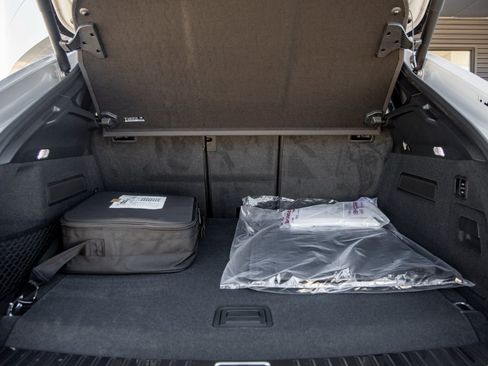 Certified 2025 Porsche Cayenne E-Hybrid Coupe image 34