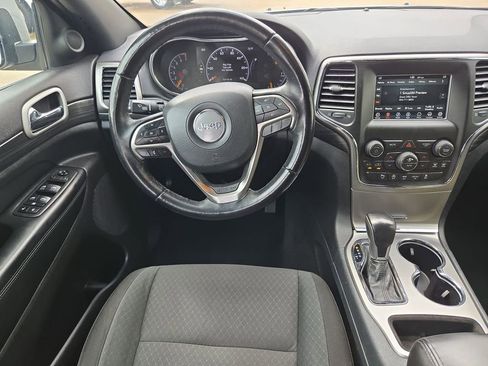 Used 2020 Jeep Grand Cherokee Laredo image 27