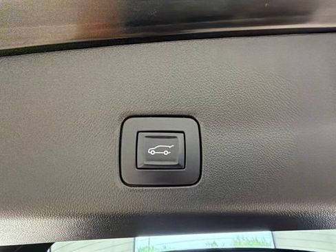 Used 2022 Chevrolet TrailBlazer RS w/ Sun and Liftgate Package AWD/4WD image 9