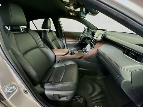 Used 2021 Toyota Venza Limited AWD/4WD image 27
