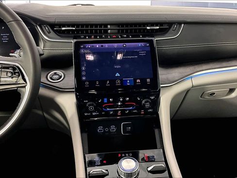 Used 2023 Jeep Grand Cherokee Overland image 7