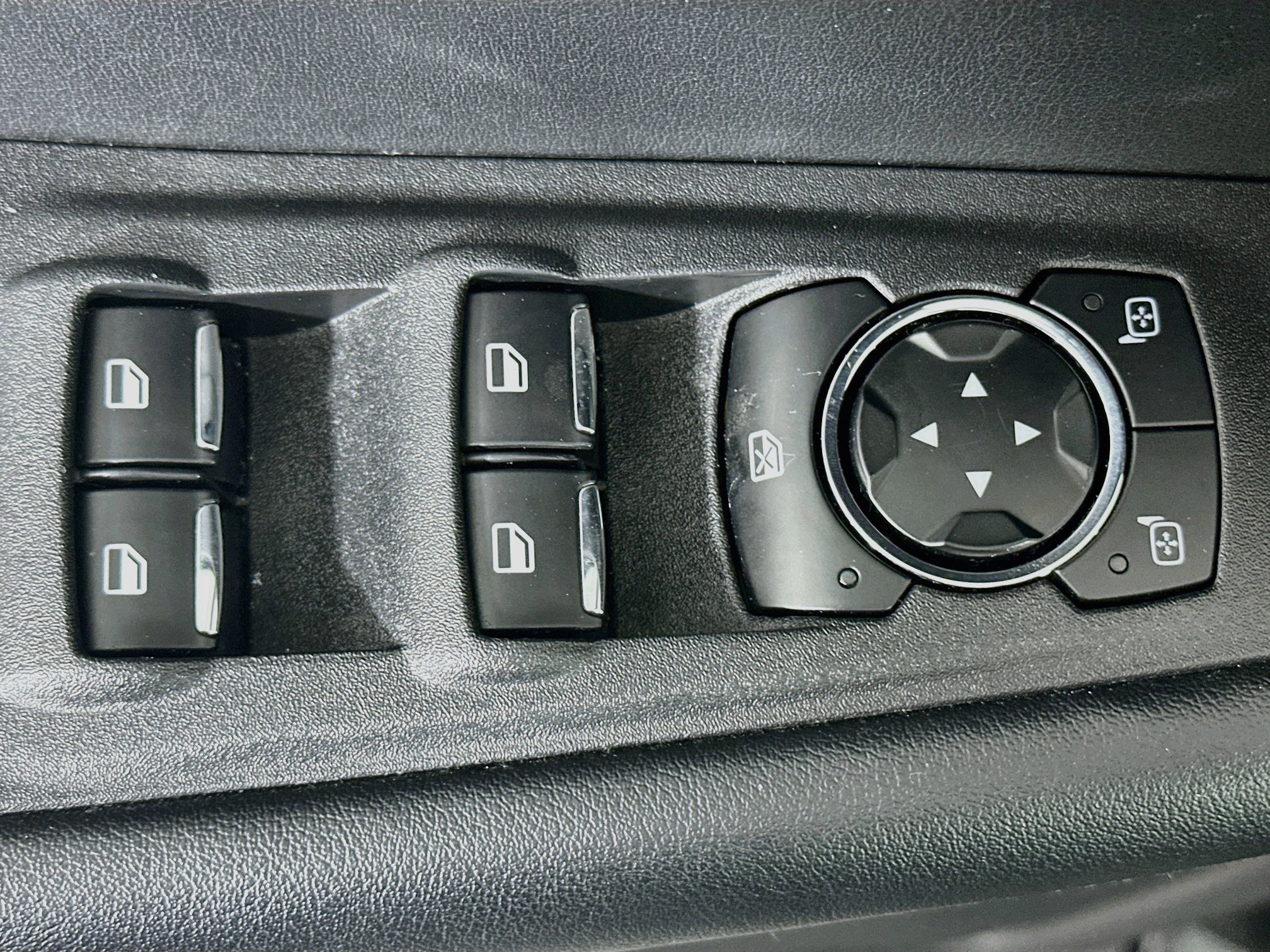 Used 2024 Ford Edge SEL AWD/4WD image 15