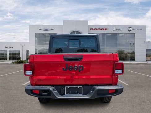 Certified 2026 Jeep Gladiator Sport AWD/4WD image 4