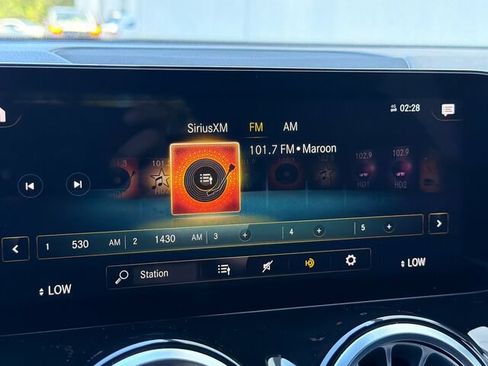Used 2023 Mercedes-Benz GLB 250 image 22