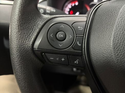 Used 2025 Toyota RAV4 XLE AWD/4WD image 14