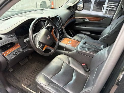 Used 2016 Cadillac Escalade ESV Luxury AWD/4WD image 18