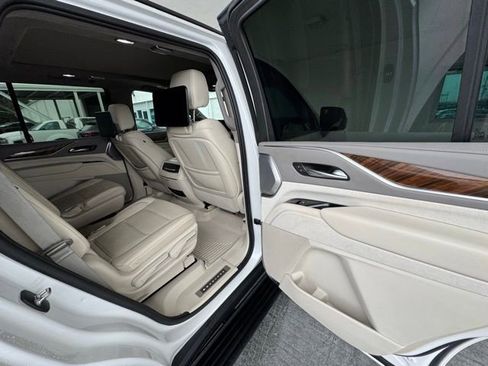 Used 2022 Cadillac Escalade Sport Platinum w/ Heavy-Duty Trailer Package image 25