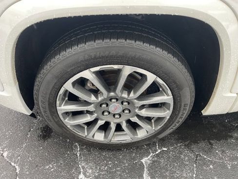 Used 2021 GMC Acadia Denali w/ Denali Technology Package image 10