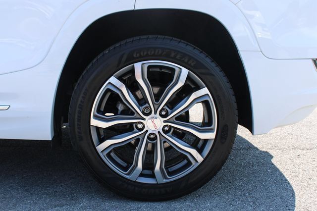 Used 2019 GMC Terrain Denali w/ Comfort Package FWD image 36