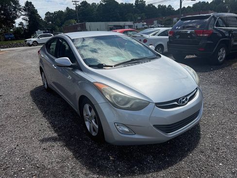 Used 2013 Hyundai Elantra GLS w/ Preferred Pkg FWD image 4