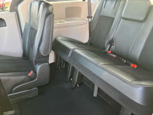 Used 2019 Dodge Grand Caravan SXT image 29