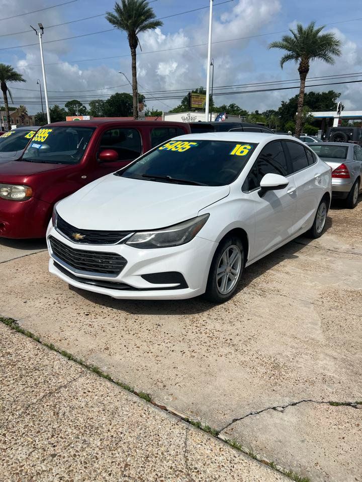 Used 2016 Chevrolet Cruze LT FWD image 3