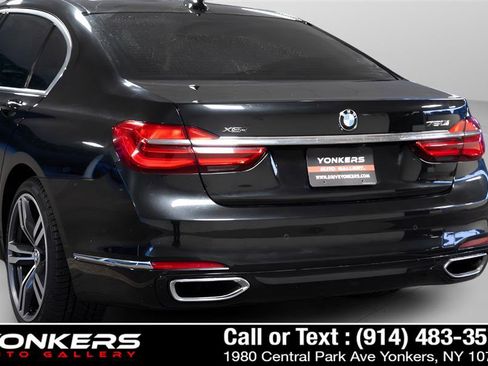 Used 2019 BMW 750i xDrive w/ Executive Package image 8