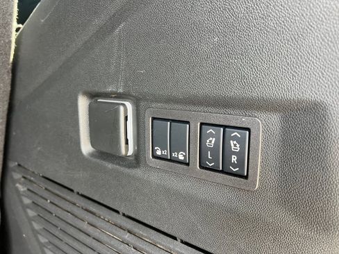 Used 2024 Chevrolet Tahoe High Country w/ Premium Package image 18