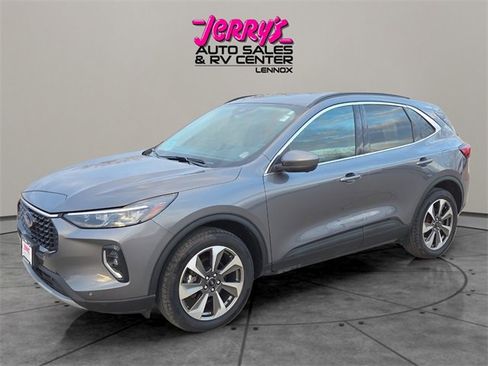 Used 2023 Ford Escape Platinum image 10